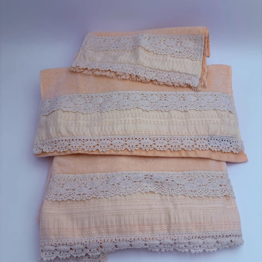 Vintage 1970's Avanti Grand Prix Towel Set Pink Crotchet & Lace Trim 3 Piece